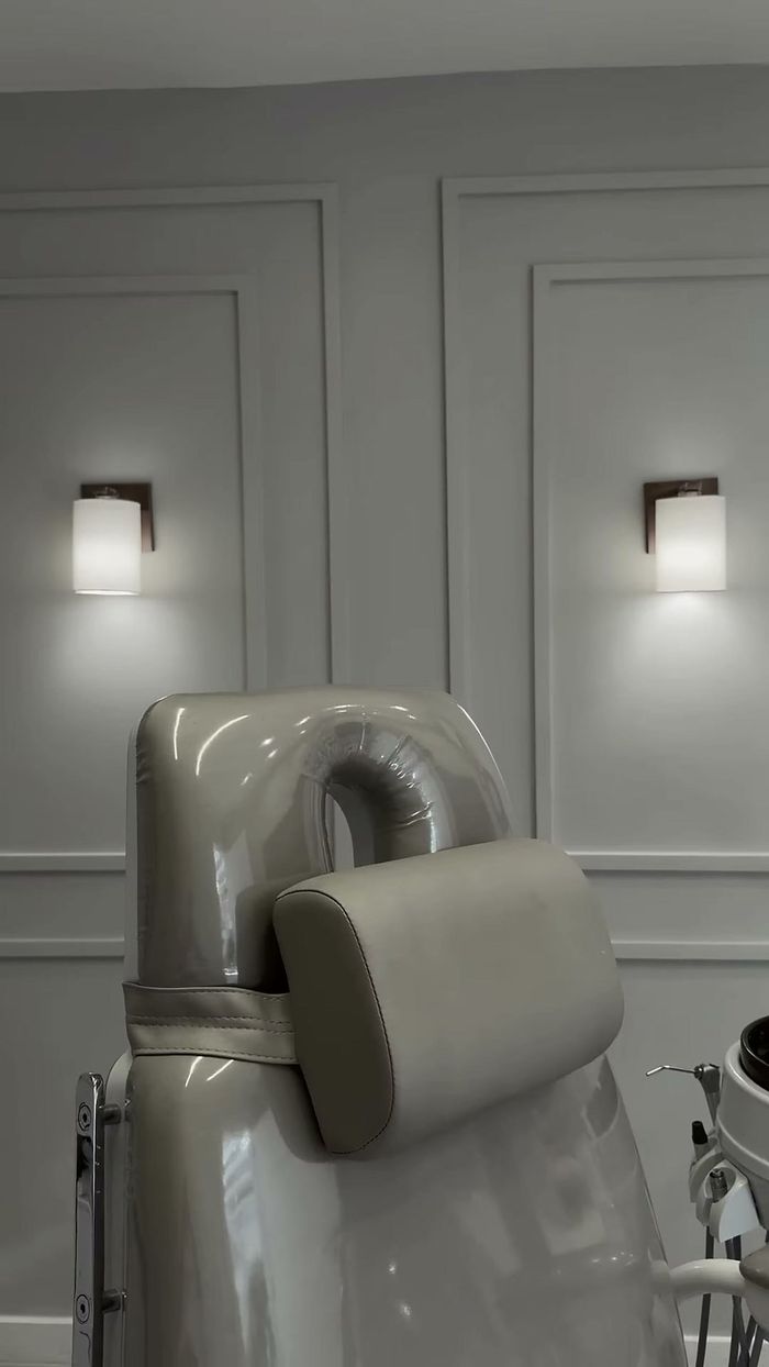 Detalhe da cabeceira da cadeira odontológica da Clínica Zeni